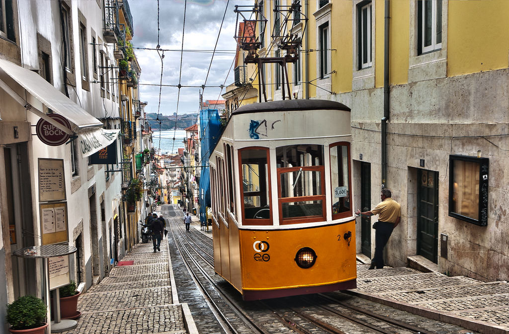 Uphill Lisboa (Yellow Tram) by vintagedept, on Flickr