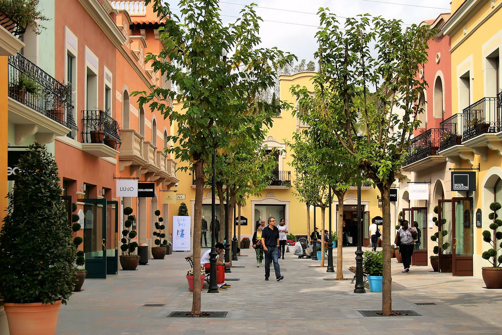 La Roca Village: Chic Outlet Shopping by Jorge Franganillo, on Flickr
