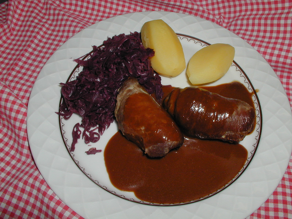 Rouladen mit Bratensaftsoße, Rotkohl un by Best German Food, on Flickr