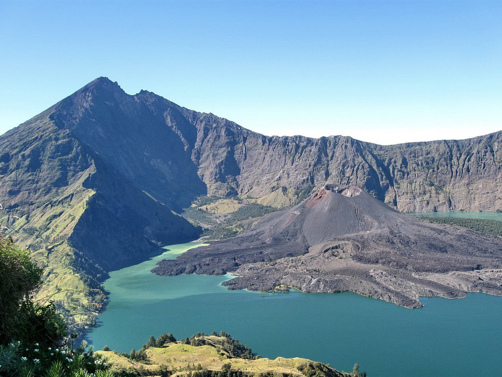 Puncak gunung Rinjani, Danau Segara Anak by Trekking Rinjani, on Flickr
