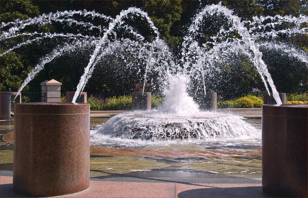 Splash Fountain -- Charleston (SC) Watef by Ron Cogswell, on Flickr